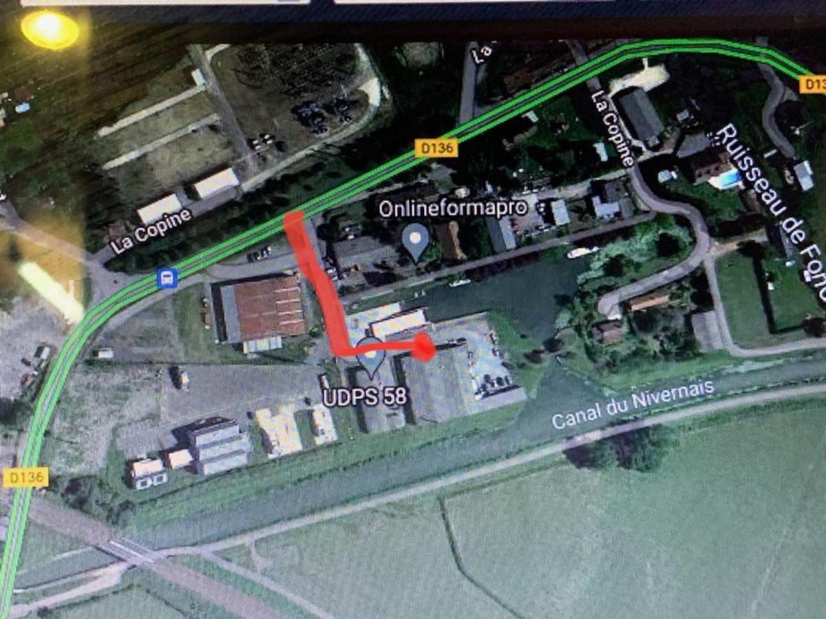 Le Depot Appartement Du Port A Champvert Kültér fotó