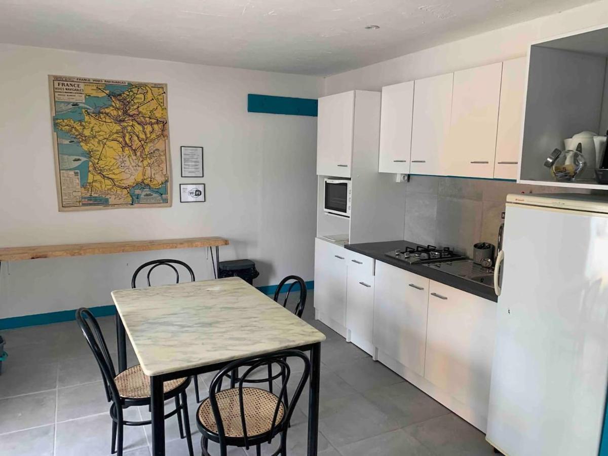 Le Depot Appartement Du Port A Champvert Kültér fotó