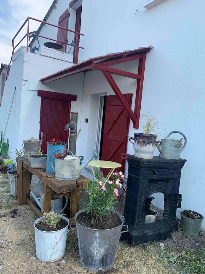 Le Depot Appartement Du Port A Champvert Kültér fotó
